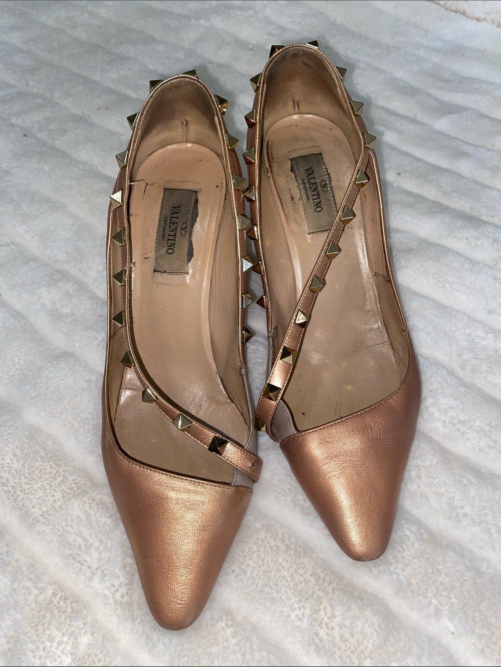 Valentino Metallic Rose Gold Pyramid-Stud Pointed heels - Picture 3 of 13